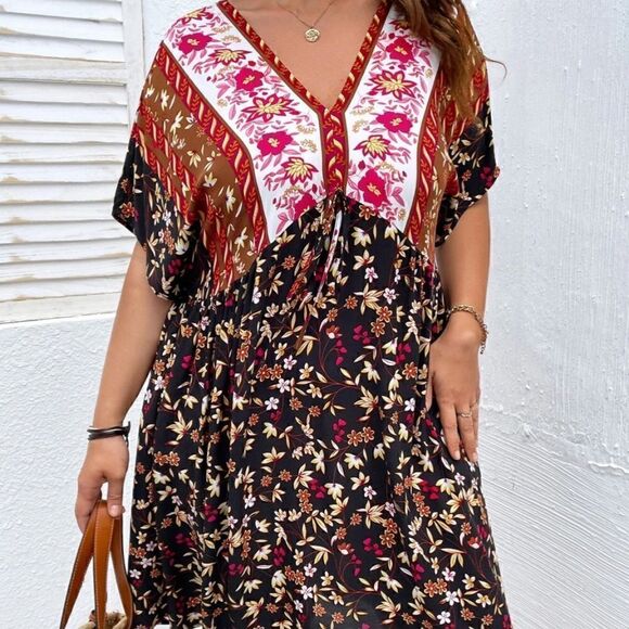 Boho Women's PLUS Size Boho Black Floral Print V Neck and Back Spring Summer - Picture 2 of 4